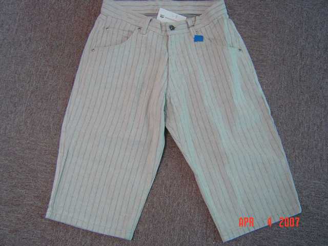 Three-fourth length trousers