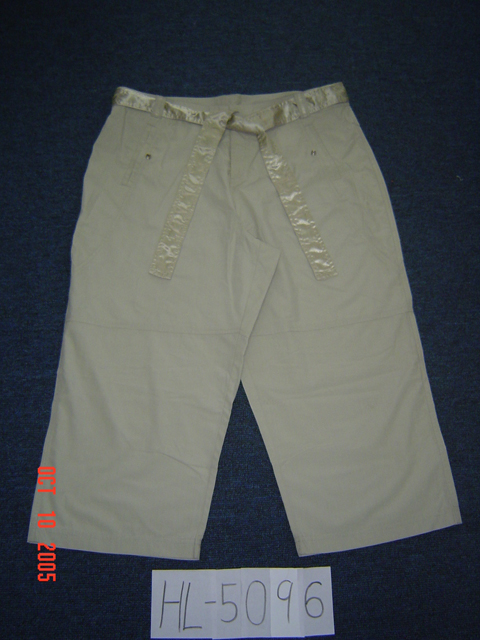 Three-fourth length trousers