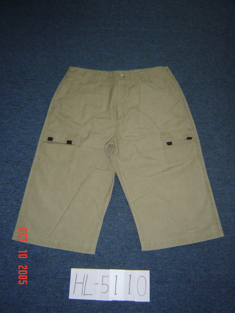 Three-fourth length trousers