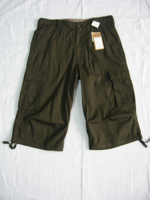 Three-fourth length trousers